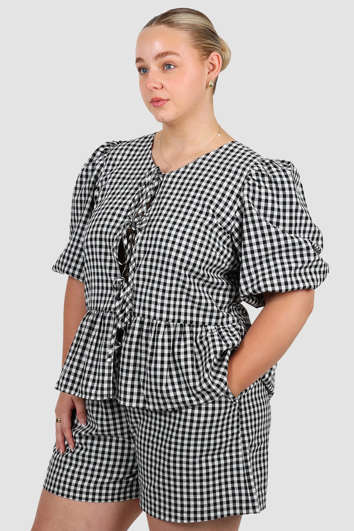 GRADY SHORTS B&W GINGHAM