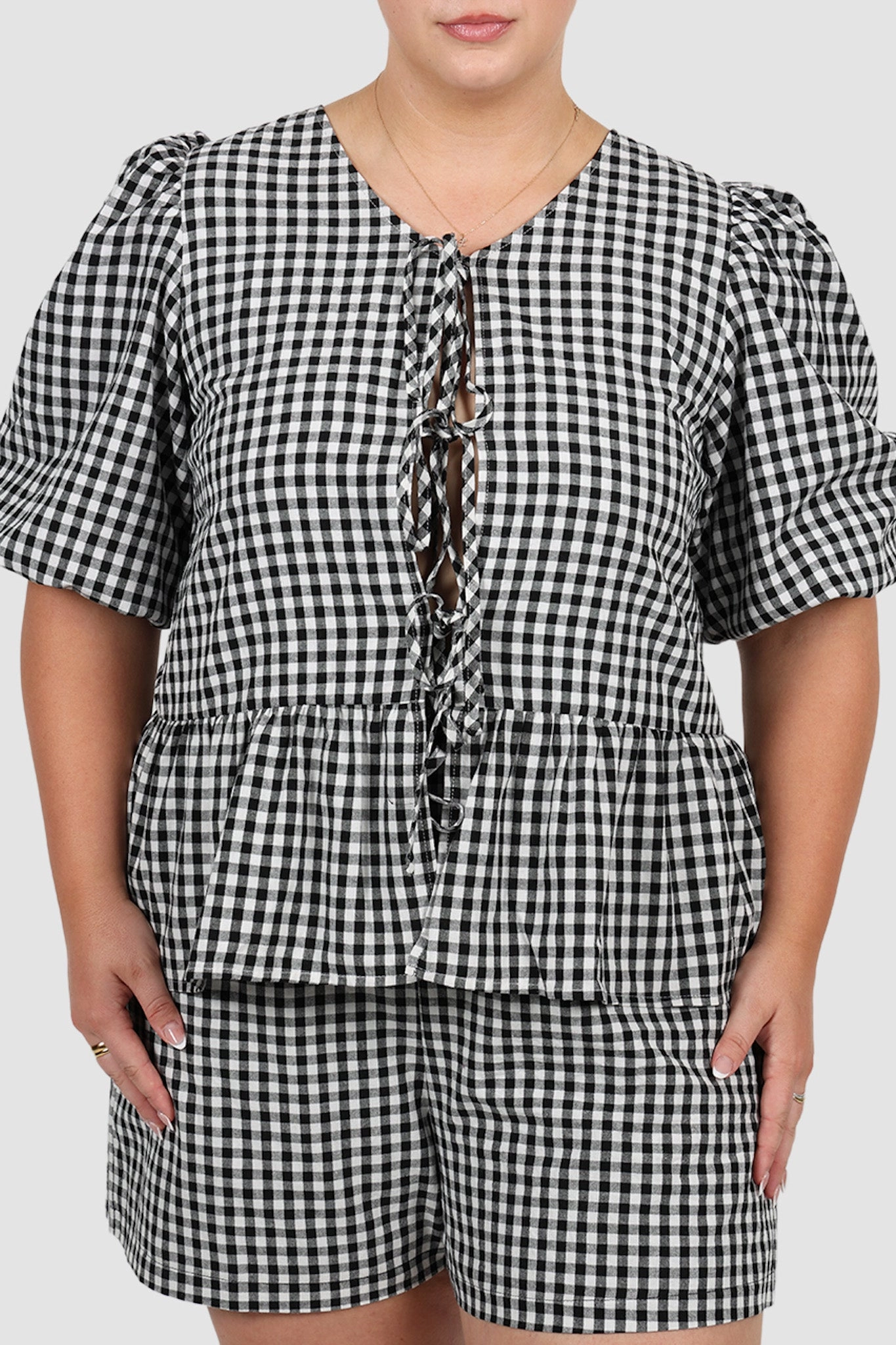 GRADY SHORTS B&W GINGHAM
