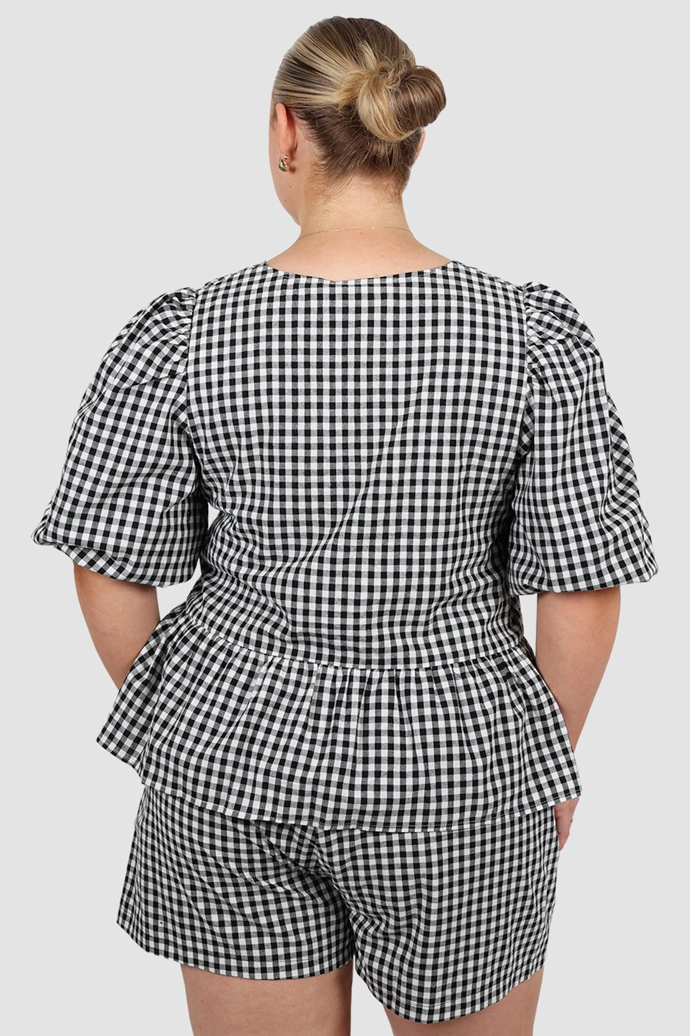 GRADY SHORTS B&W GINGHAM