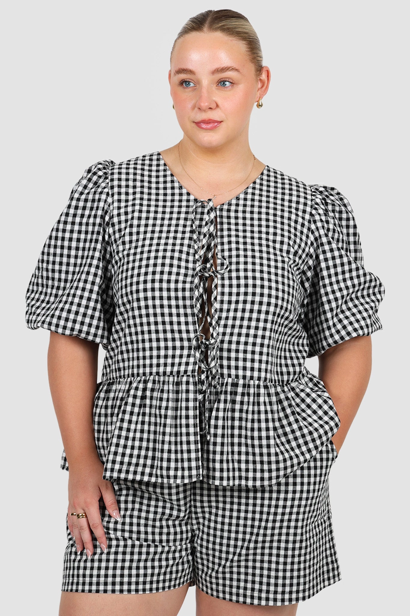 GRADY SHORTS B&W GINGHAM