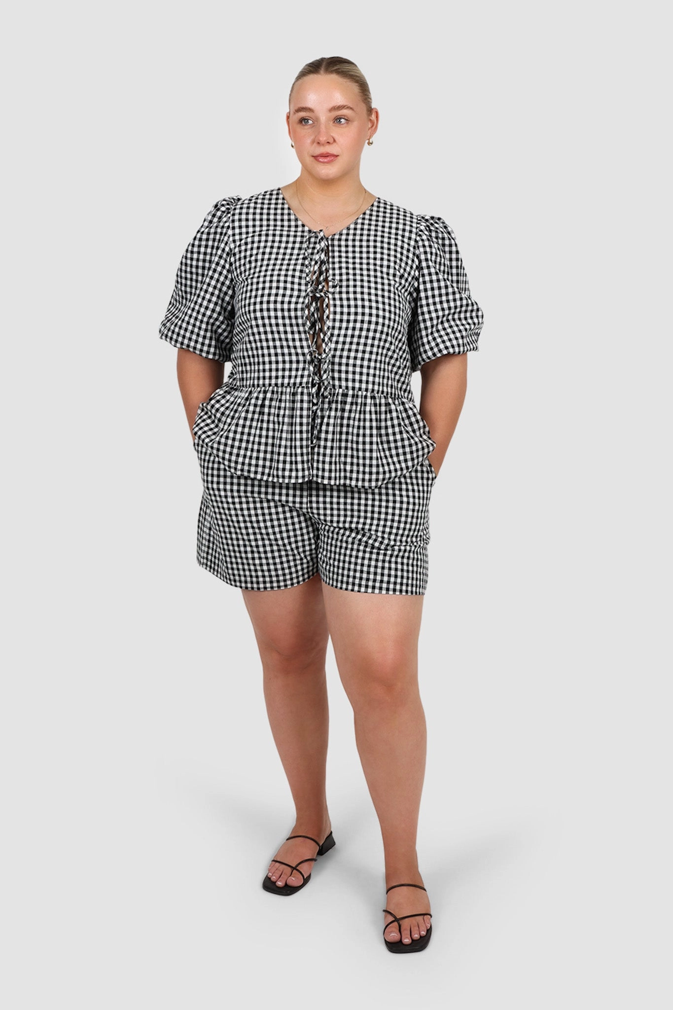 GRADY SHORTS B&W GINGHAM