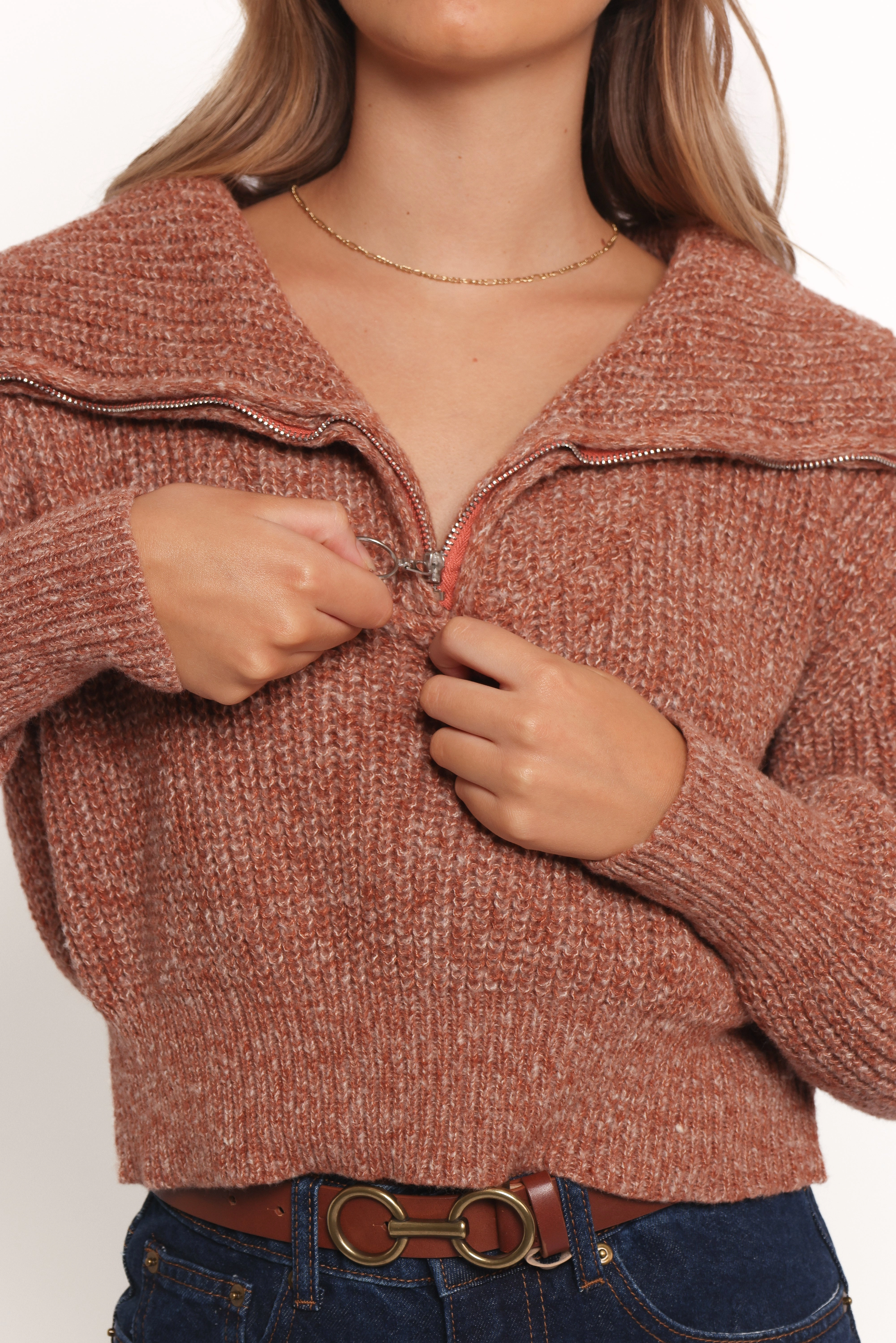 Hallow Collar Quarter Zip Sweater - Brown
