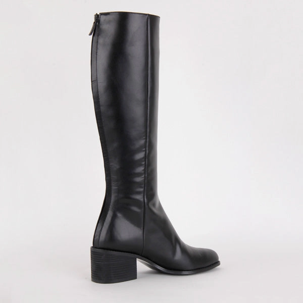 *UK size 3 - ALICE  - brown, 5cm/0.8cm heel - length 37cm , calf circumfernce 35cm.